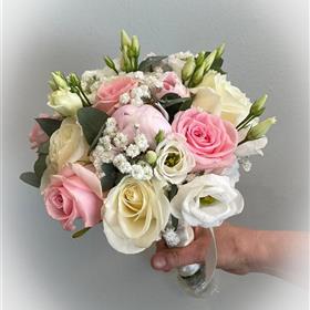 fwthumbPink & White Posy Bouquet.jpg